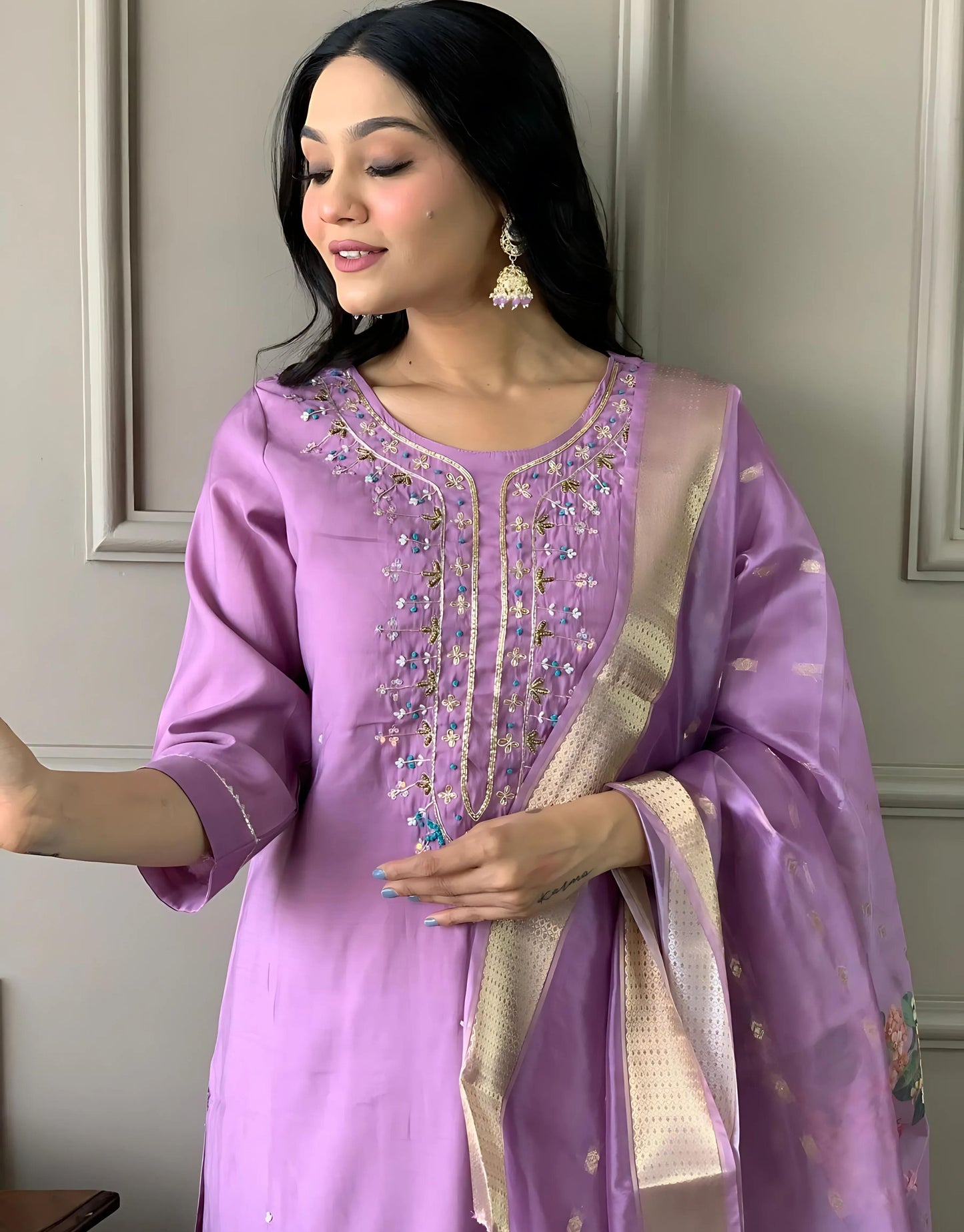 Saanjhi Whispers of Tradition: Festive Kurti Set to Adorn