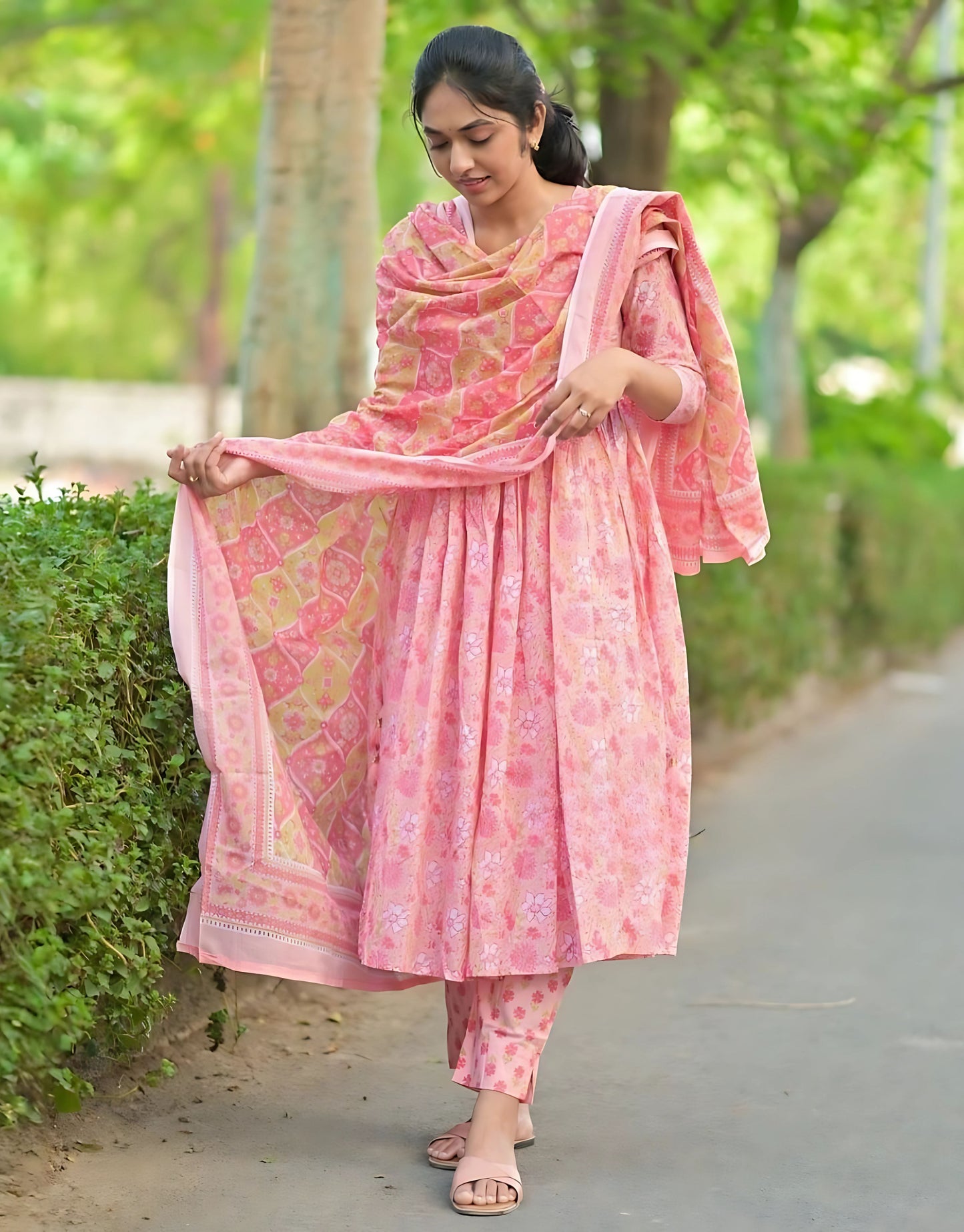 Empire Neckline Jaipuri Blockprint Dupatta Set- Gulabi Paridhan