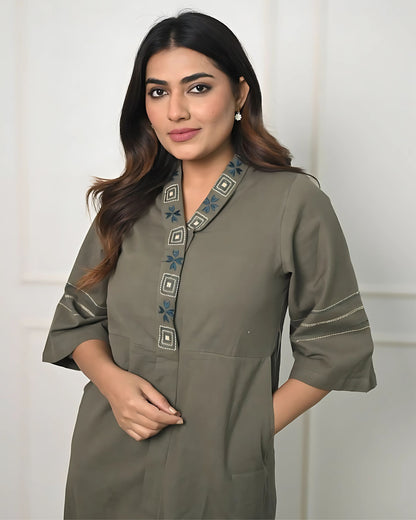 Monochromatic Pure cotton Embroidered Kurta Pant 2 Pc. Set- Gulabi Paridhan